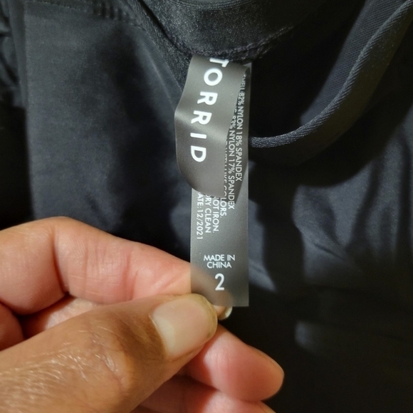 Torrid NWT swinsuit size 2/2X large. - Picture 8 of 9